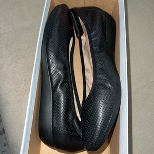 Soul Naturalizer Women's 8M Vicki Ballet Flats Black Perf Leather Padded Footbed